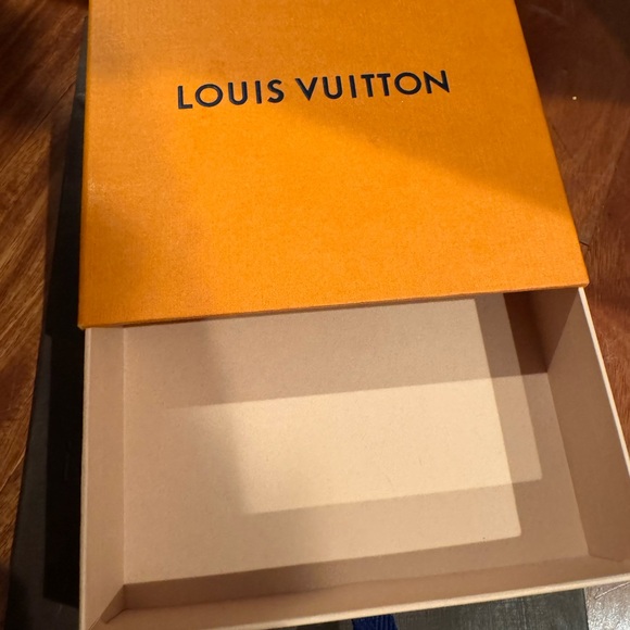 Louis Vuitton Box, bag, gifttag and ribbon - Picture 6 of 6